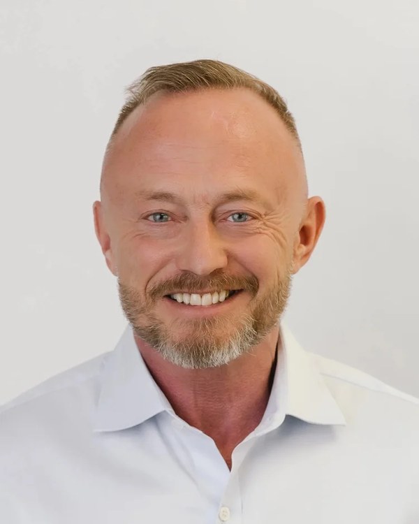 Simon Hobbs, Wealth Manager